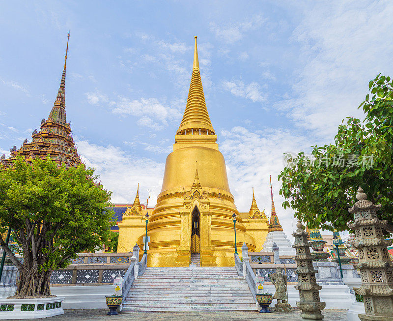 玉佛寺(Temple of The Emerald Buddha Wat Phra Kaew)玉佛寺是泰国曼谷最著名的地方之一